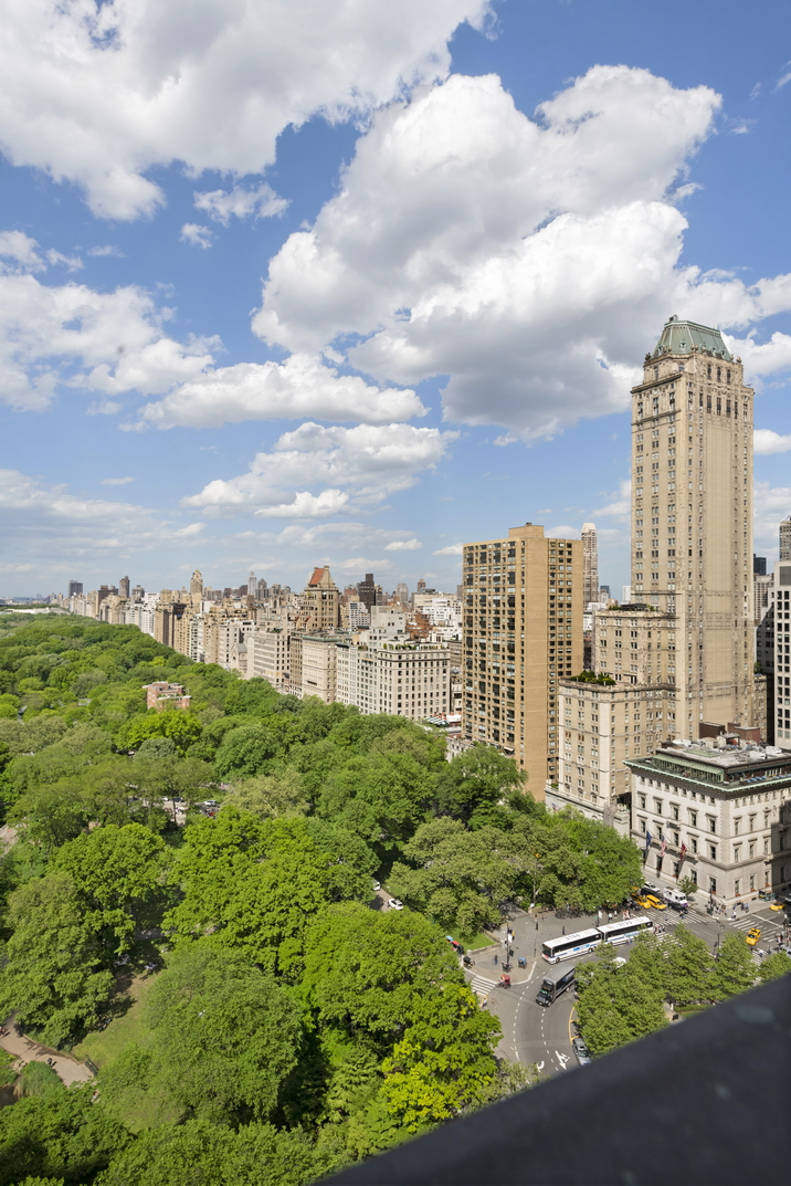 1 Central Park South, Unit 1801 Manhattan, NY 10019 - Photo 6 of 25 a view of a city with tall buildings