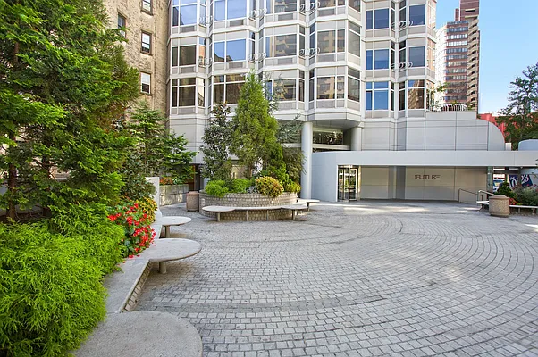 200 East 32nd Street, Unit 35C Manhattan, NY 10016 - Photo 23 of 26 front view of a building