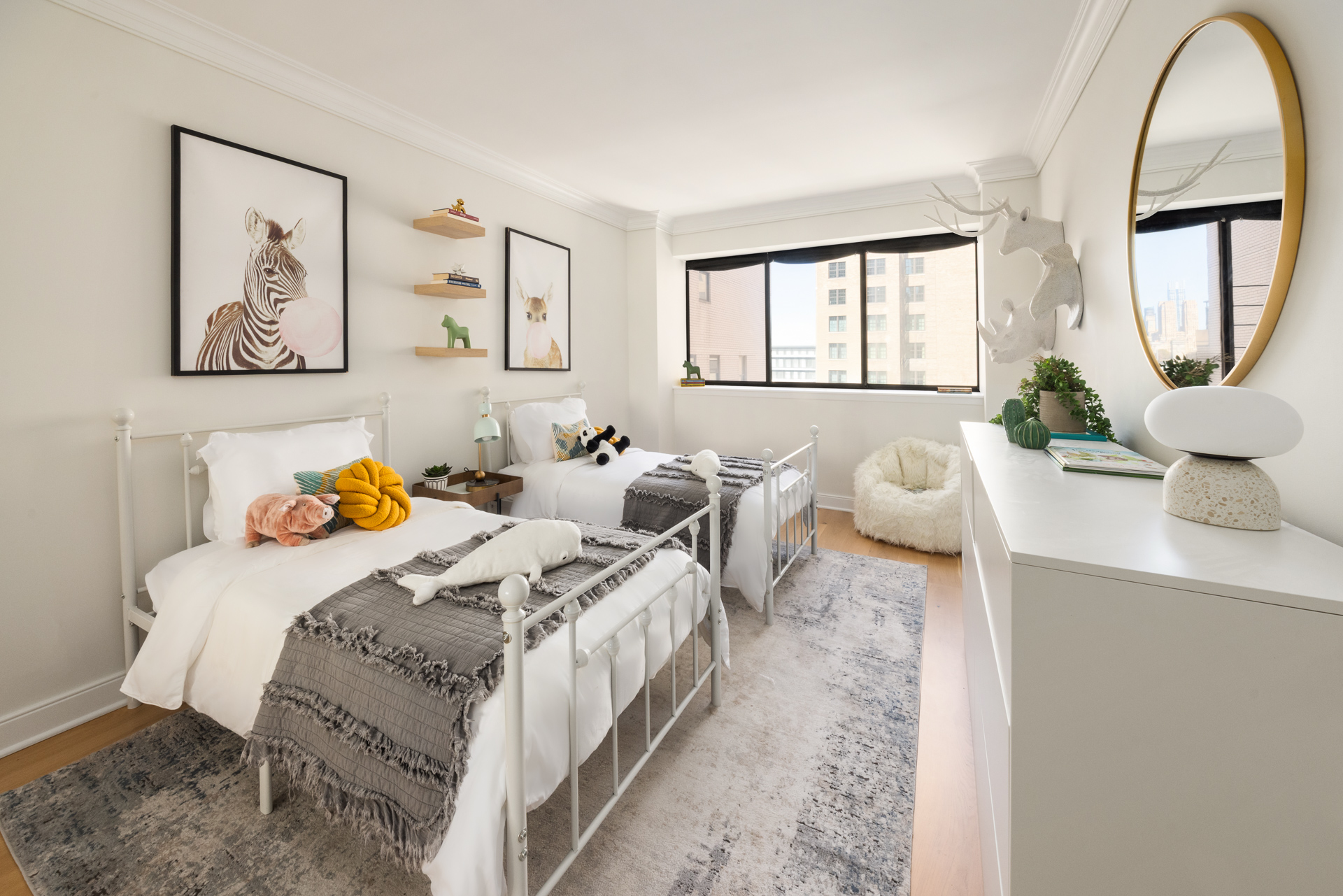 32 East 76th Street, Unit 805 Manhattan, NY 10021 - Photo 5 of 15 a bedroom with bed and a window