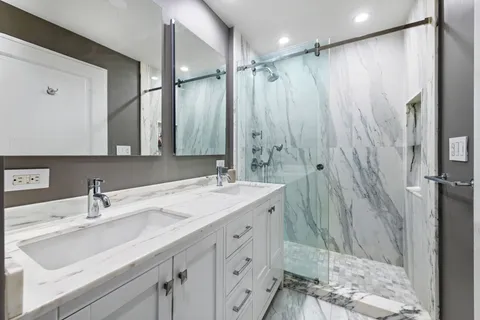 $2,495,000 | 404 East 76th Street, Unit 8A | Lenox Hill