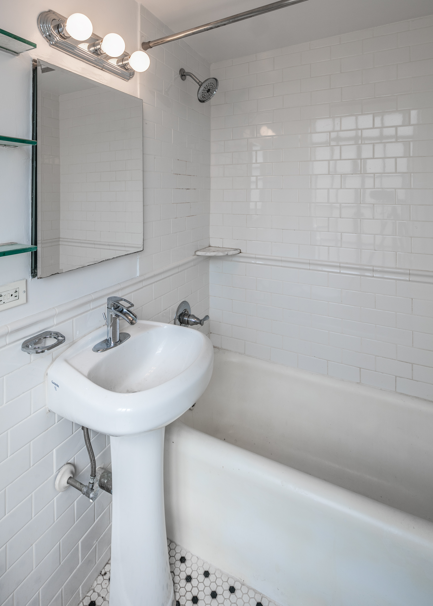 45 Tudor City Place, Unit 605 Manhattan, NY 10017 - Photo 3 of 8