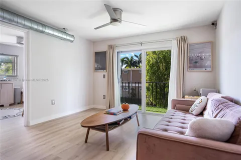 $460,000 | 1900 Meridian Avenue, Unit 204, Miami Beach, FL 33139