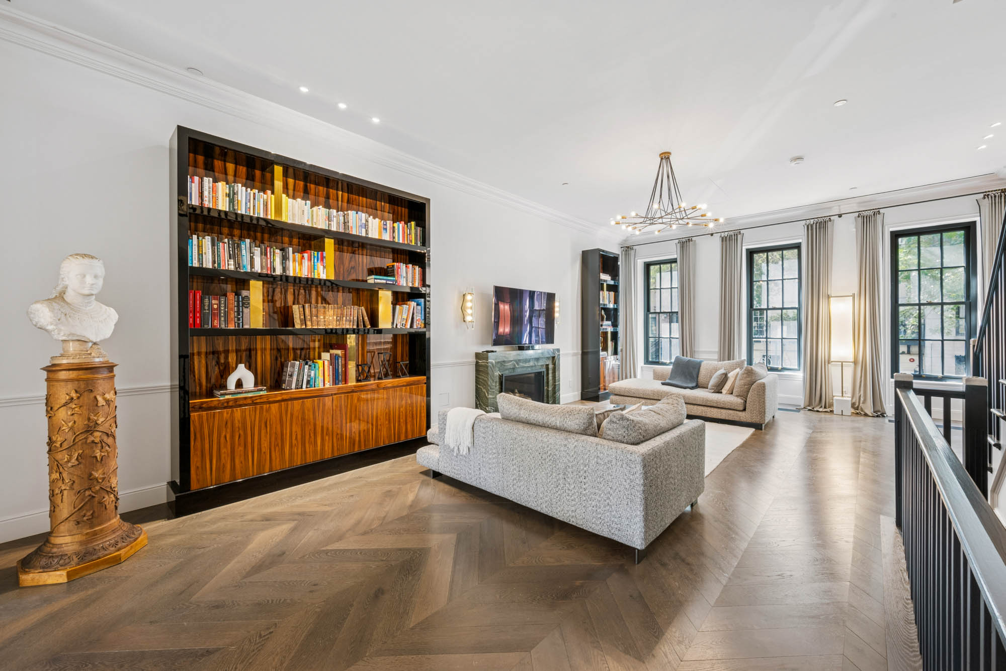 241 East 48th Street Manhattan, NY 10017 - Photo 13 of 27