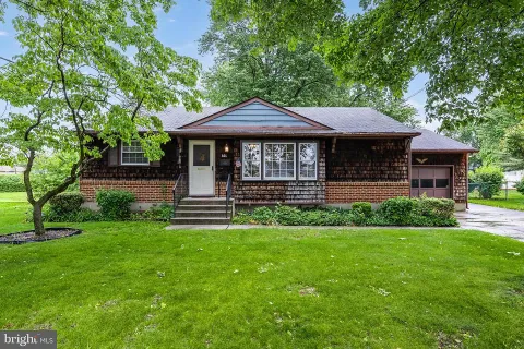 $375,000 | 606 Hamilton Drive, Cinnaminson, NJ 08077