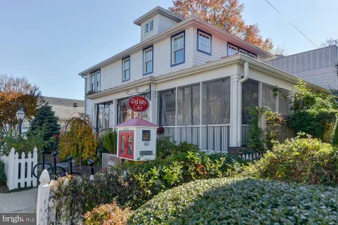 $1,100,000 | 2404 King Street, Alexandria, VA 22301