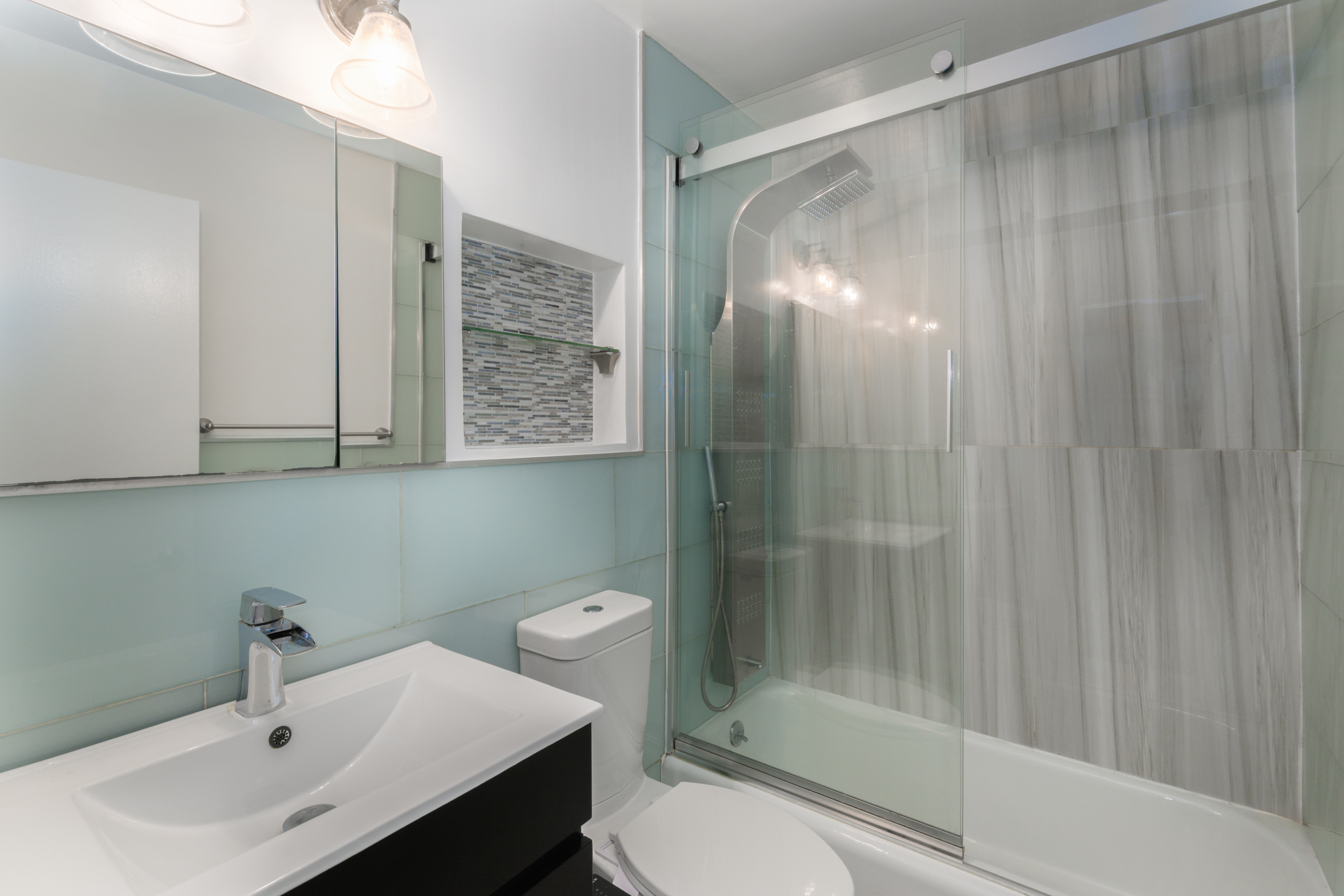 220 East 60th Street, Unit 10A Manhattan, NY 10022 - Photo 5 of 7