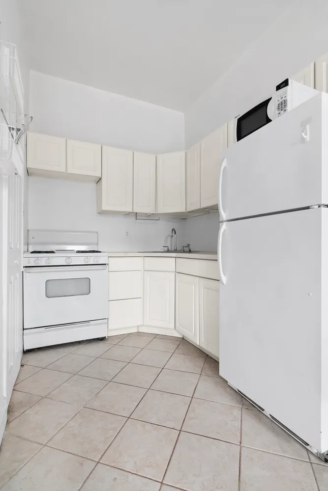 $3,500 | 46 Henry Street, Unit 3F | Brooklyn Heights