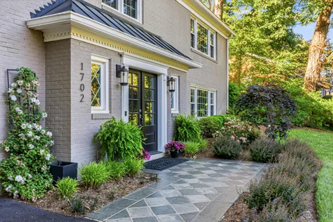 $1,250,000 | 1702 Mason Hill Drive, Alexandria, VA 22307