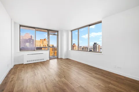 $1,995,000 | 200 East 89th Street, Unit 29D | Upper East Side