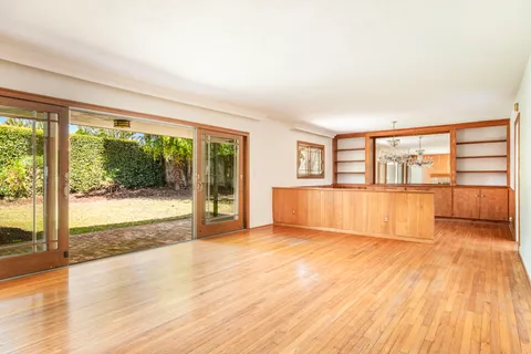 $3,850,000 | 1015 San Vicente Boulevard, Santa Monica, CA 90402