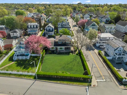 $3,000,000 | 4 Van Zandt Avenue, Newport, RI 02840