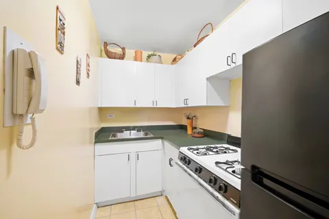 $600,000 | 165 West 66th Street, Unit 2R | Upper West Side
