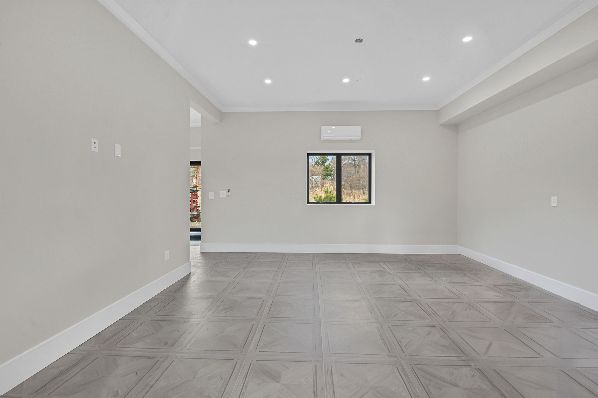 5 Osprey Court Staten Island, NY 10308 - Photo 47 of 50 a view of an empty room with a window