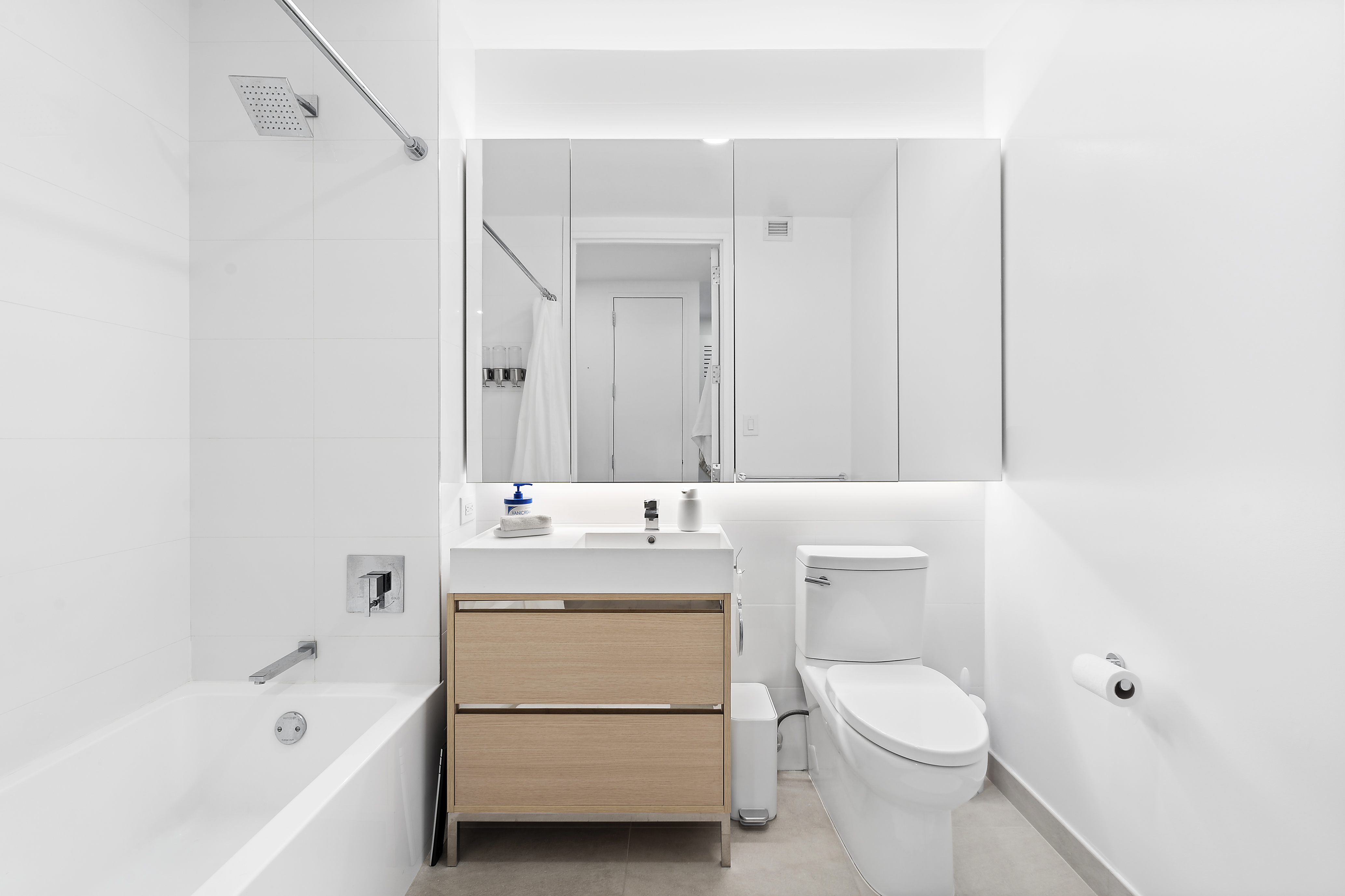 20 Broad Street, Unit 2218 Manhattan, NY 10005 - Photo 4 of 7