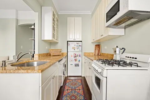 $512,500 | 516 East 78th Street, Unit 3O | Upper East Side