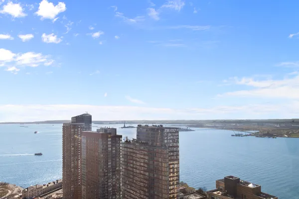 $6,695,000 | 50 West Street, Unit 37C | Financial District