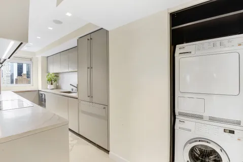 $5,995,000 | 200 Central Park South, Unit 35A | Central Park South