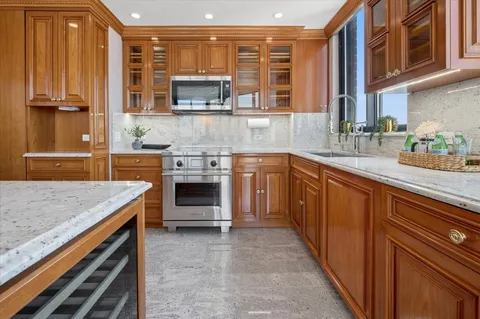 $2,250,000 | 304 East 65th Street, Unit PHB | Lenox Hill