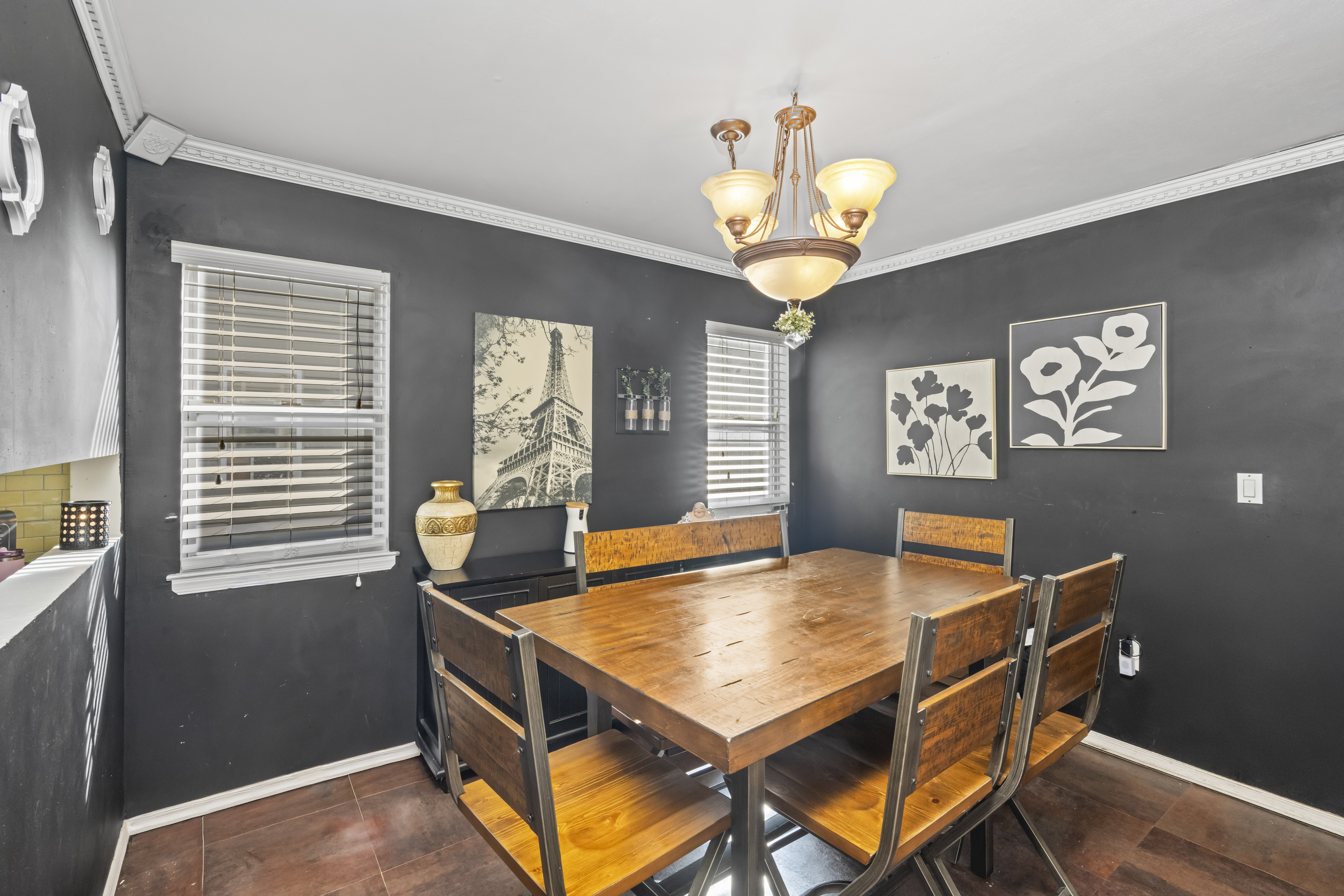 55 Sideview Avenue Staten Island, NY 10314 - Photo 8 of 28 a dining room with furniture and window