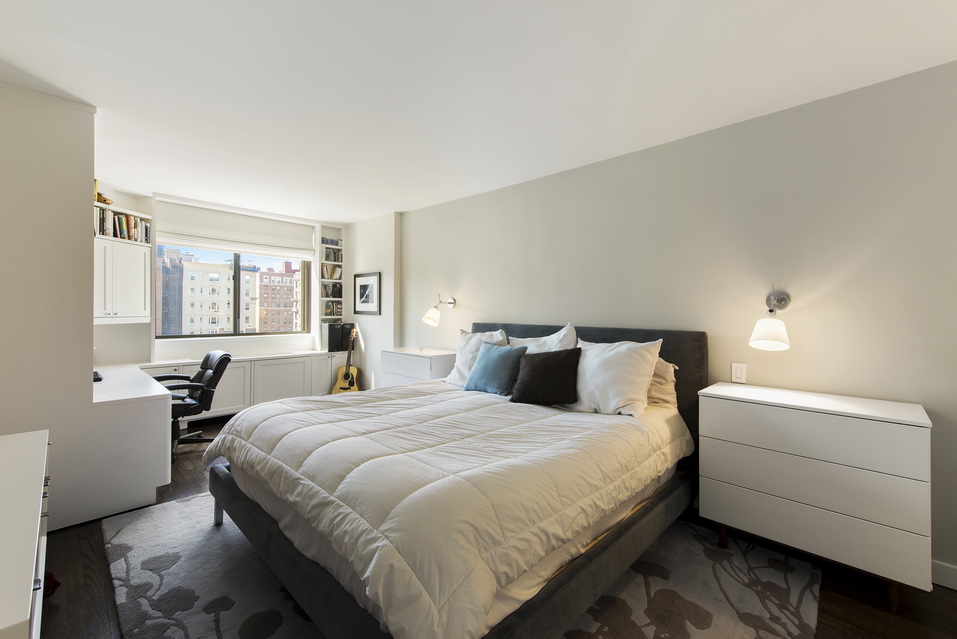 225 West 83rd Street, Unit 10K Manhattan, NY 10024 - Photo 7 of 21 a bedroom with a bed and a night stand