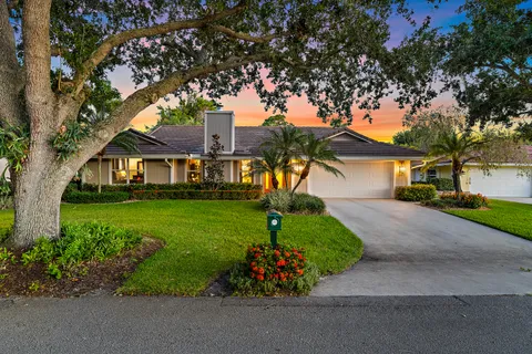 $1,200,000 | 10 Bentwood Road, Palm Beach Gardens, FL 33418