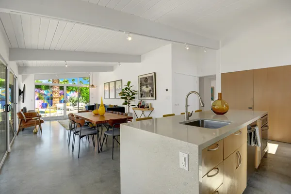 $1,075,000 | 406 East Desert Holly Circle, Palm Springs, CA 92262