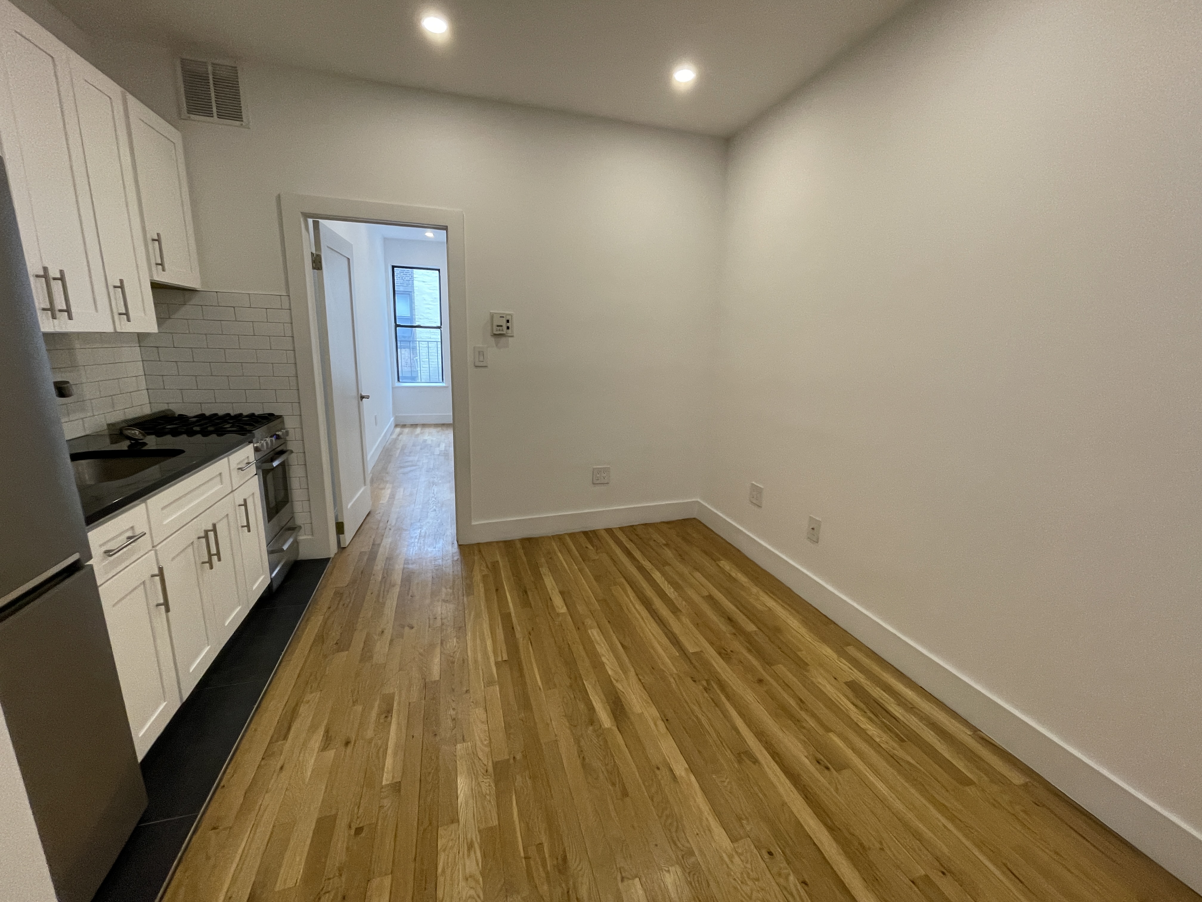 1582 York Avenue, Unit 4C Manhattan, NY 10028 - Photo 2 of 6