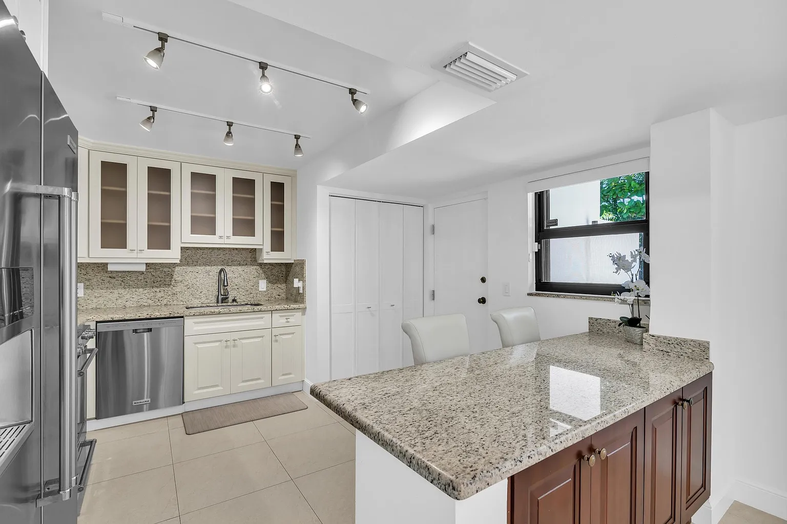 277 North Ocean Boulevard, Unit 1010 Boca Raton, FL 33432 - Photo 9 of 30