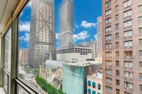 $370,000 | 110 East Delaware Place, Unit 1402, Chicago, IL 60611