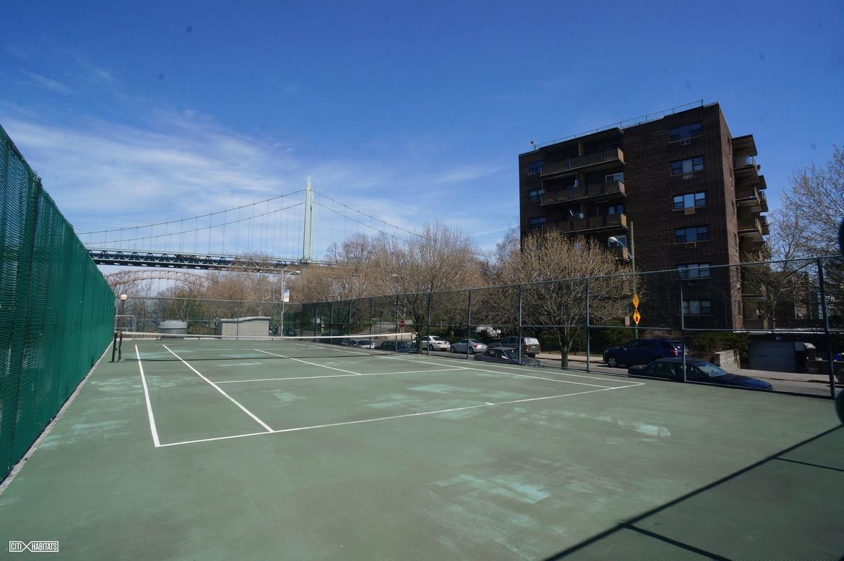 25-40 Shore Boulevard, Unit 5B Queens, NY 11102 - Photo 14 of 17 a view of a basketball court