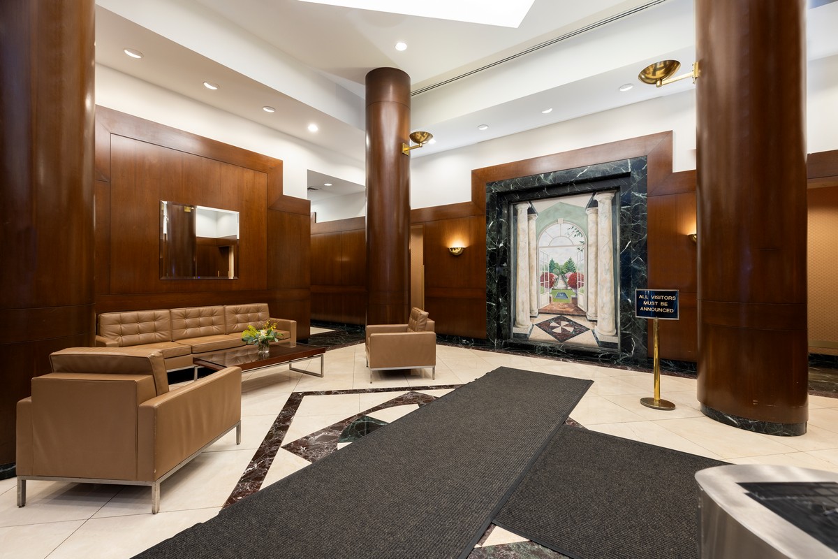 250 West 89th Street, Unit 5A Manhattan, NY 10024 - Photo 6 of 8 a living room with furniture