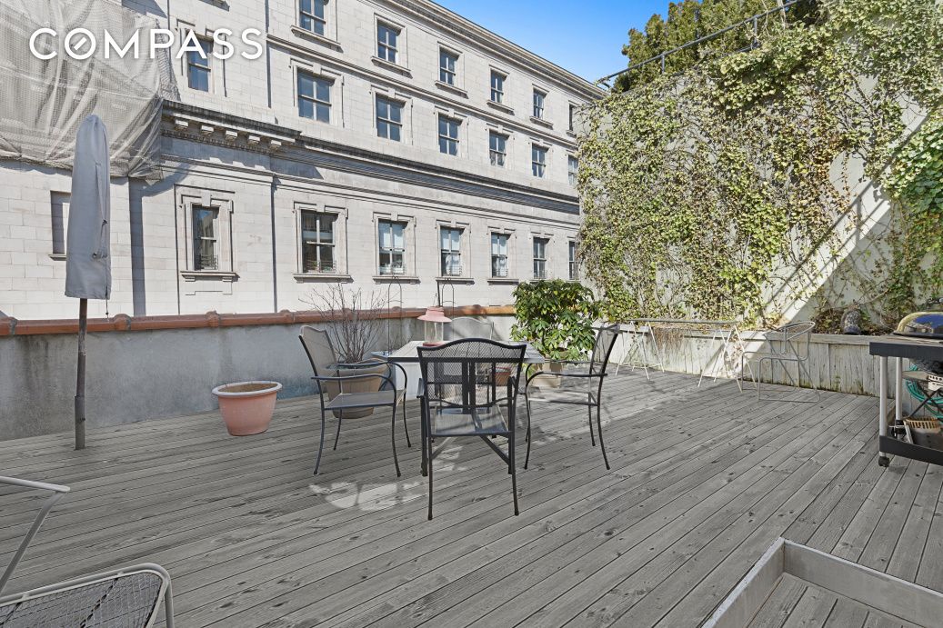 6 Centre Market Place, Unit 3 Manhattan, NY 10013 - Photo 6 of 9 a outdoor view with a sitting space