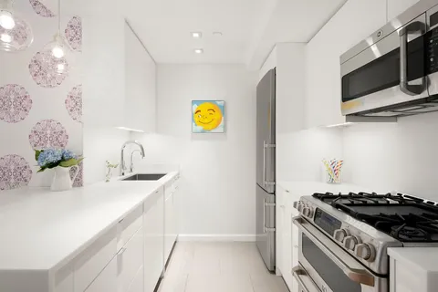 $1,080,000 | 520 West 23rd Street, Unit 8A | Chelsea