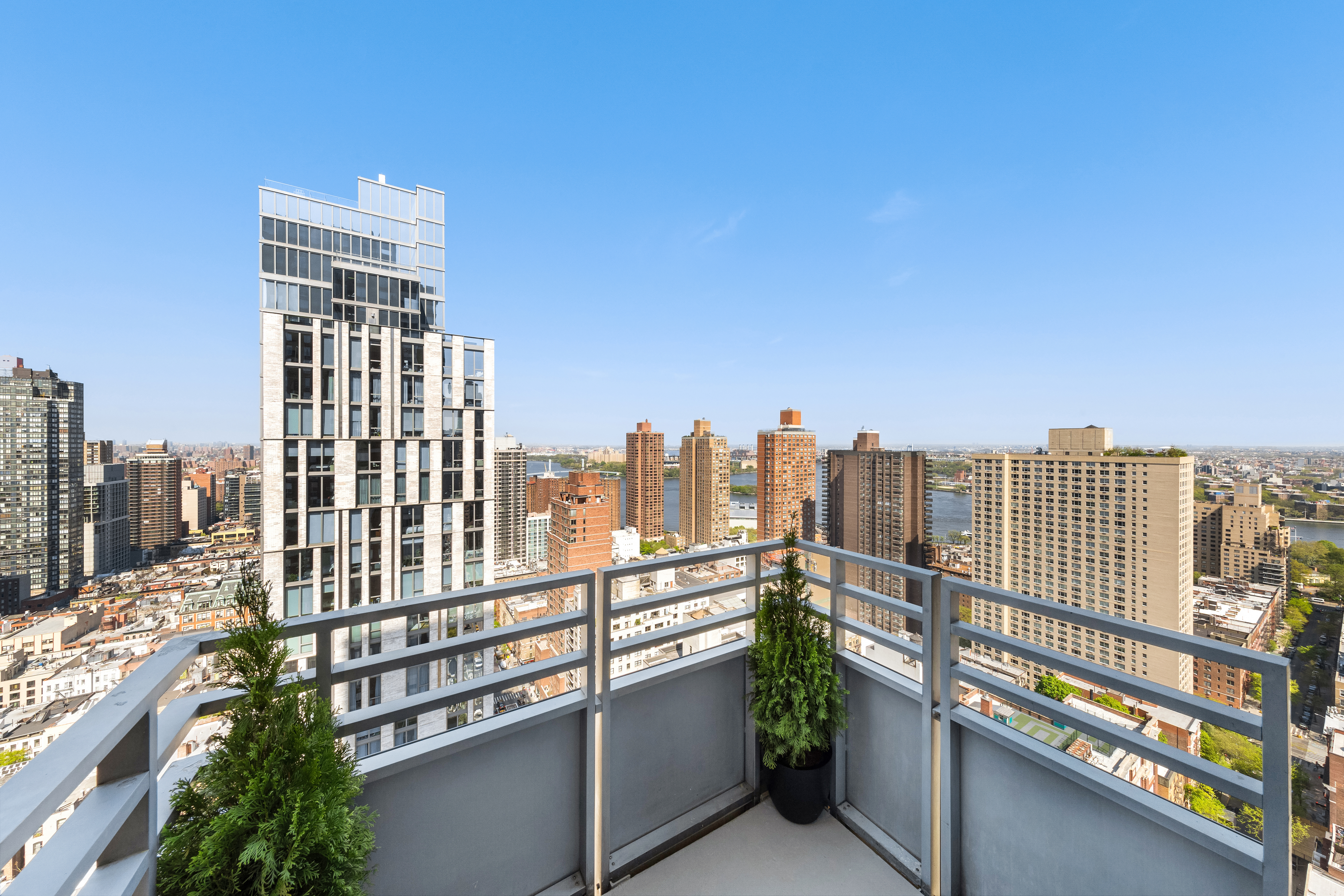 360 East 88th Street, Unit 31C Manhattan, NY 10128 - Photo 8 of 24 a view of a city with tall buildings
