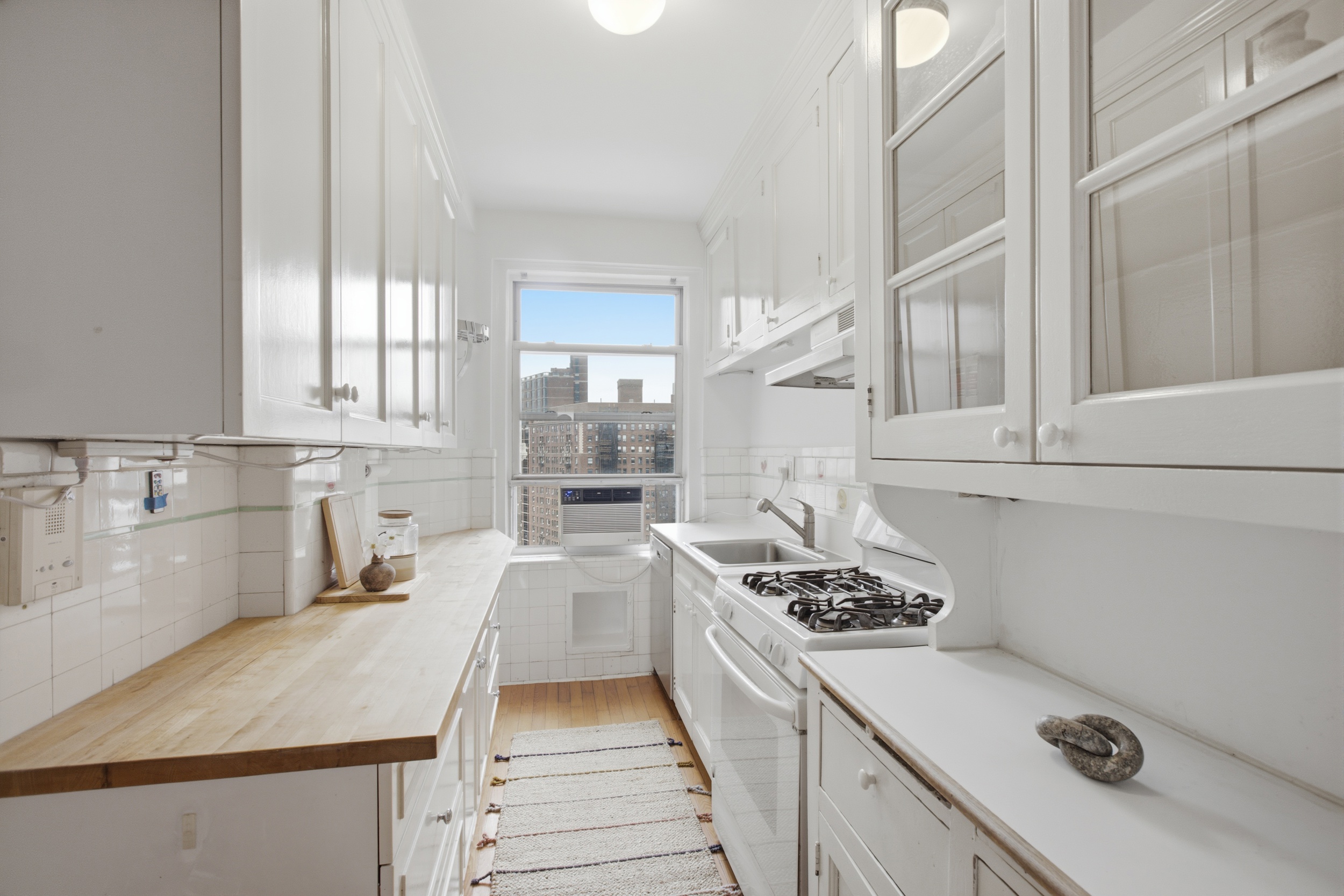 245 West 104th Street, Unit 14C Manhattan, NY 10025 - Photo 7 of 13 Gallery Image 7
