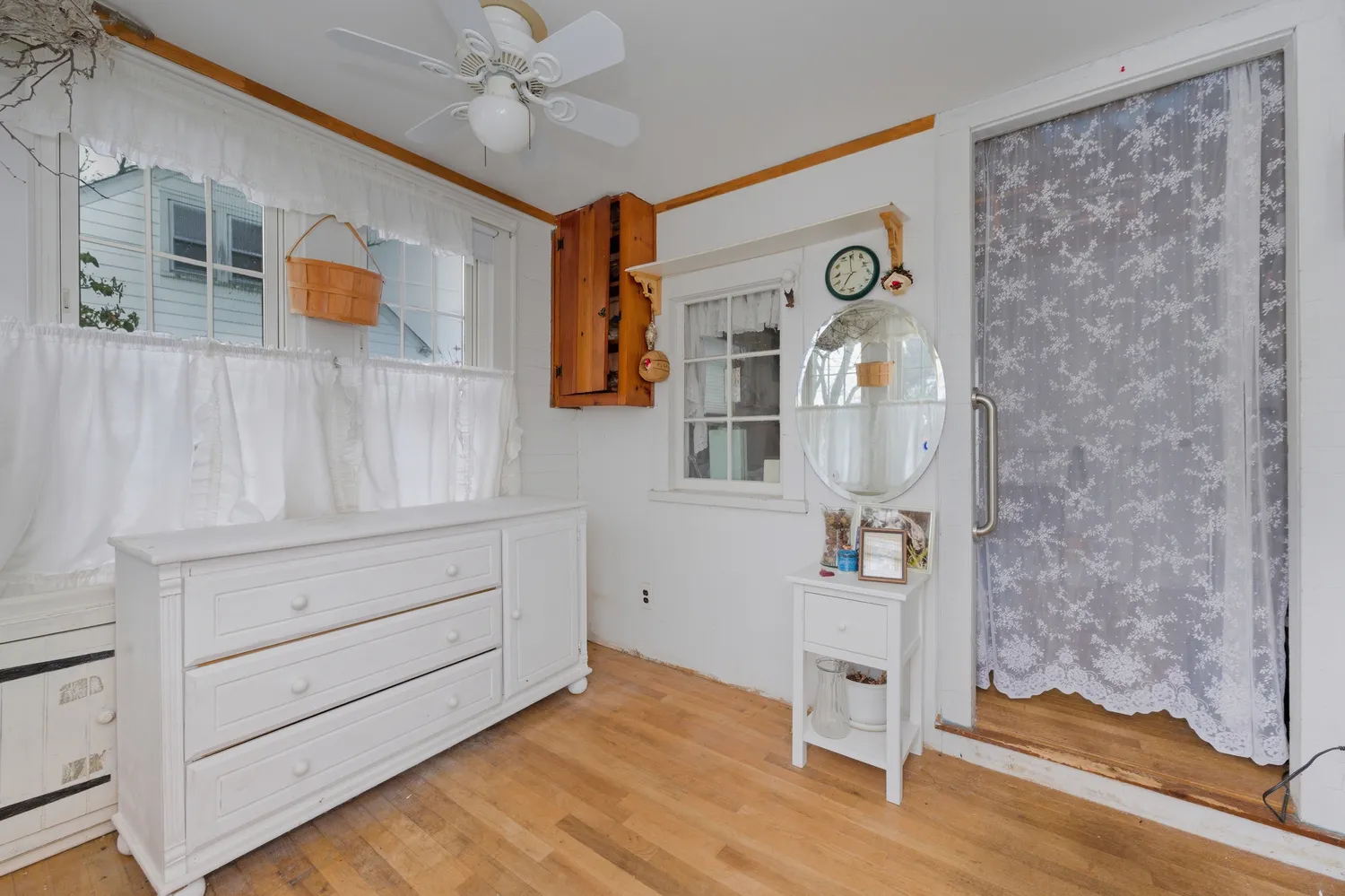 $400,000 | 20 Bristol Street, Huntington, NY 11743