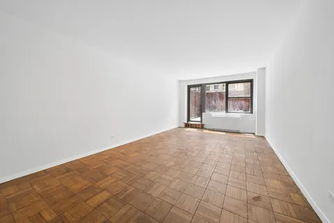 $425,000 | 200 East 27th Street, Unit 1G | Kips Bay