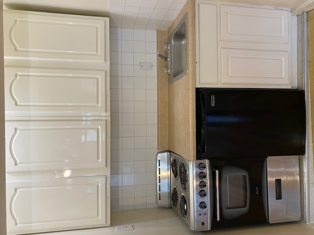 444 West 49th Street, Unit 4C Manhattan, NY 10019 - Photo 3 of 4