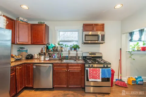 $550,000 | 495 Bound Brook Road, Dunellen, NJ 08812