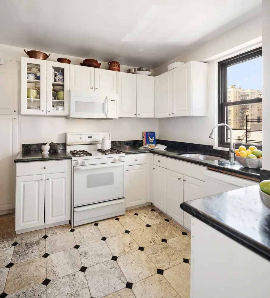 $1,985,000 | 120 East 90th Street, Unit 9E | Upper East Side