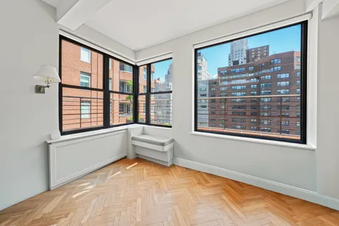 $2,600,000 | 177 East 77th Street, Unit PHC | Upper East Side