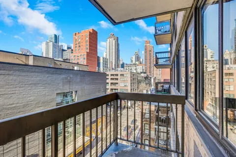 $749,000 | 403 East 62nd Street, Unit 7C | Lenox Hill