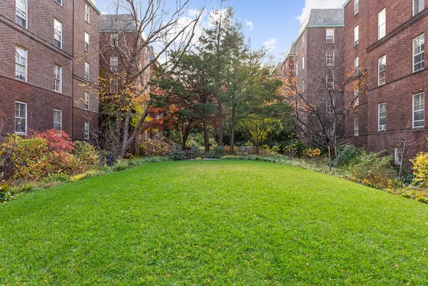 a view of a yard in front of a building