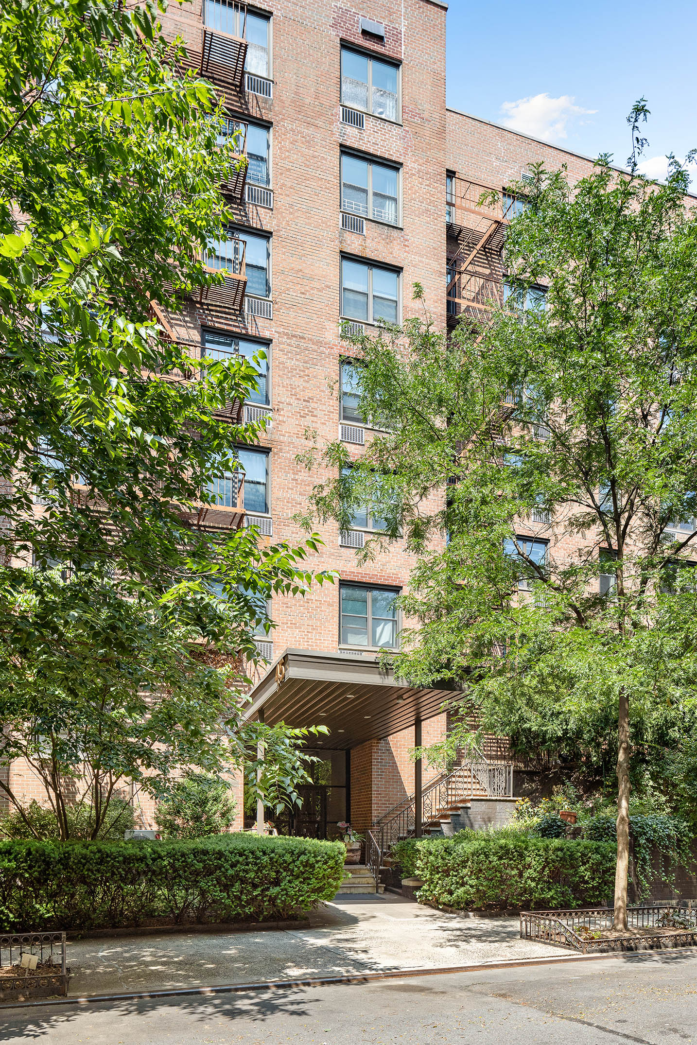 45 Overlook Terrace, Unit 3A Manhattan, NY 10033 - Photo 8 of 9 a view of a tall building next to a road