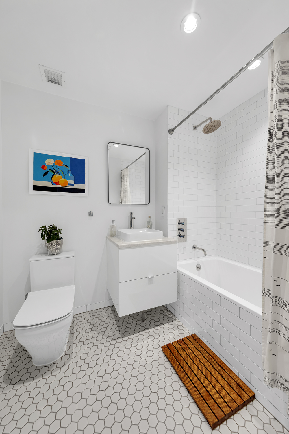 651 New York Avenue, Unit 604 Brooklyn, NY 11203 - Photo 6 of 13 a bathroom with a toilet a sink and a bathtub