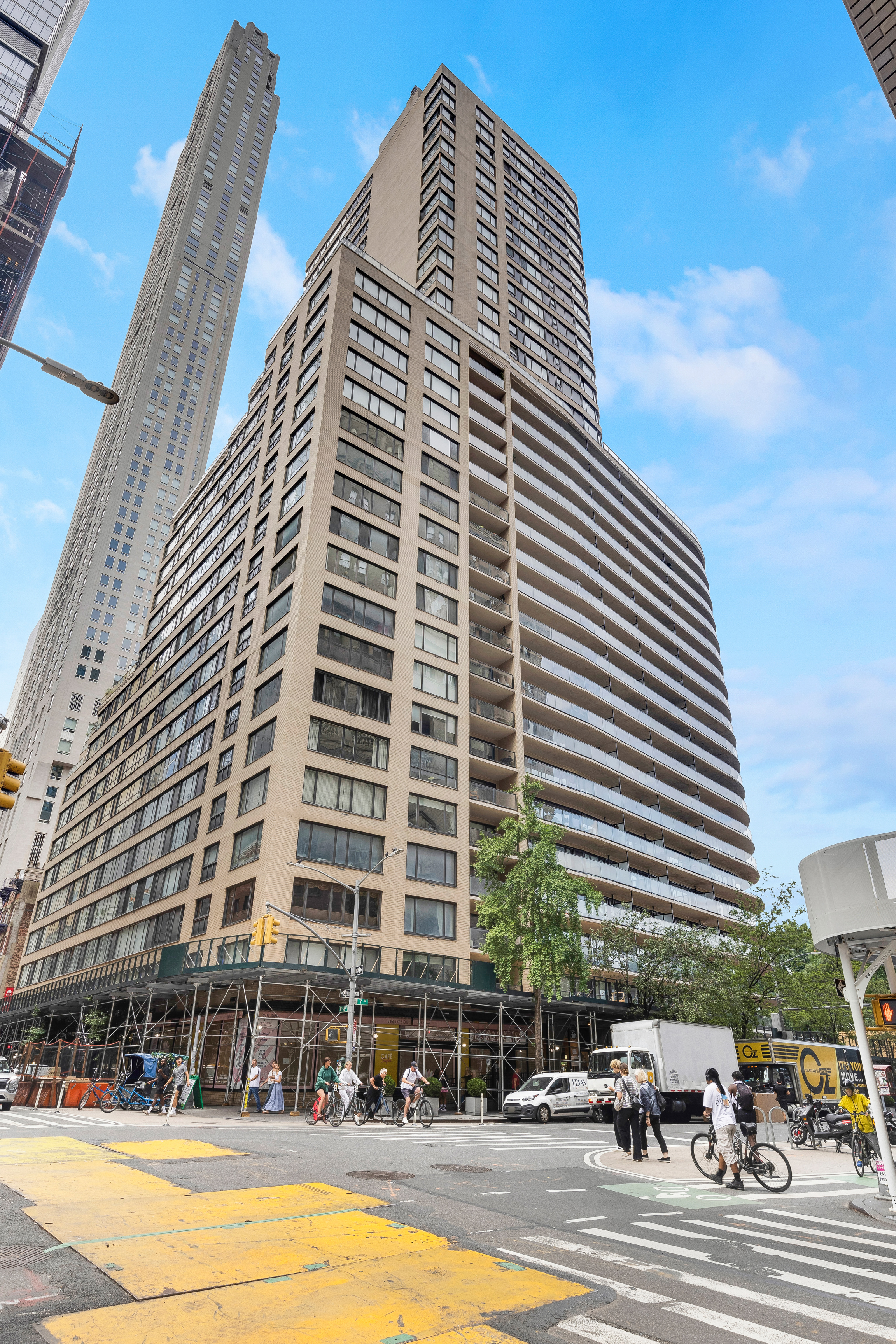 200 Central Park South, Unit 19K Manhattan, NY 10019 - Photo 13 of 14 a front view of a building