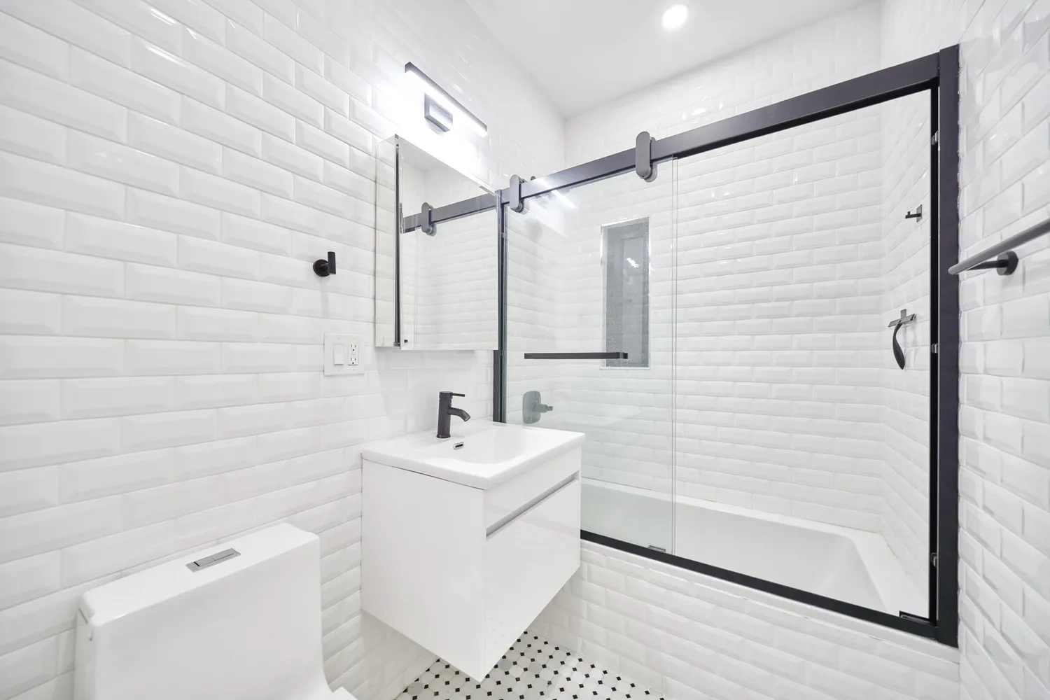 $6,995 | 723 11th Avenue, Unit 1 | Hell's Kitchen