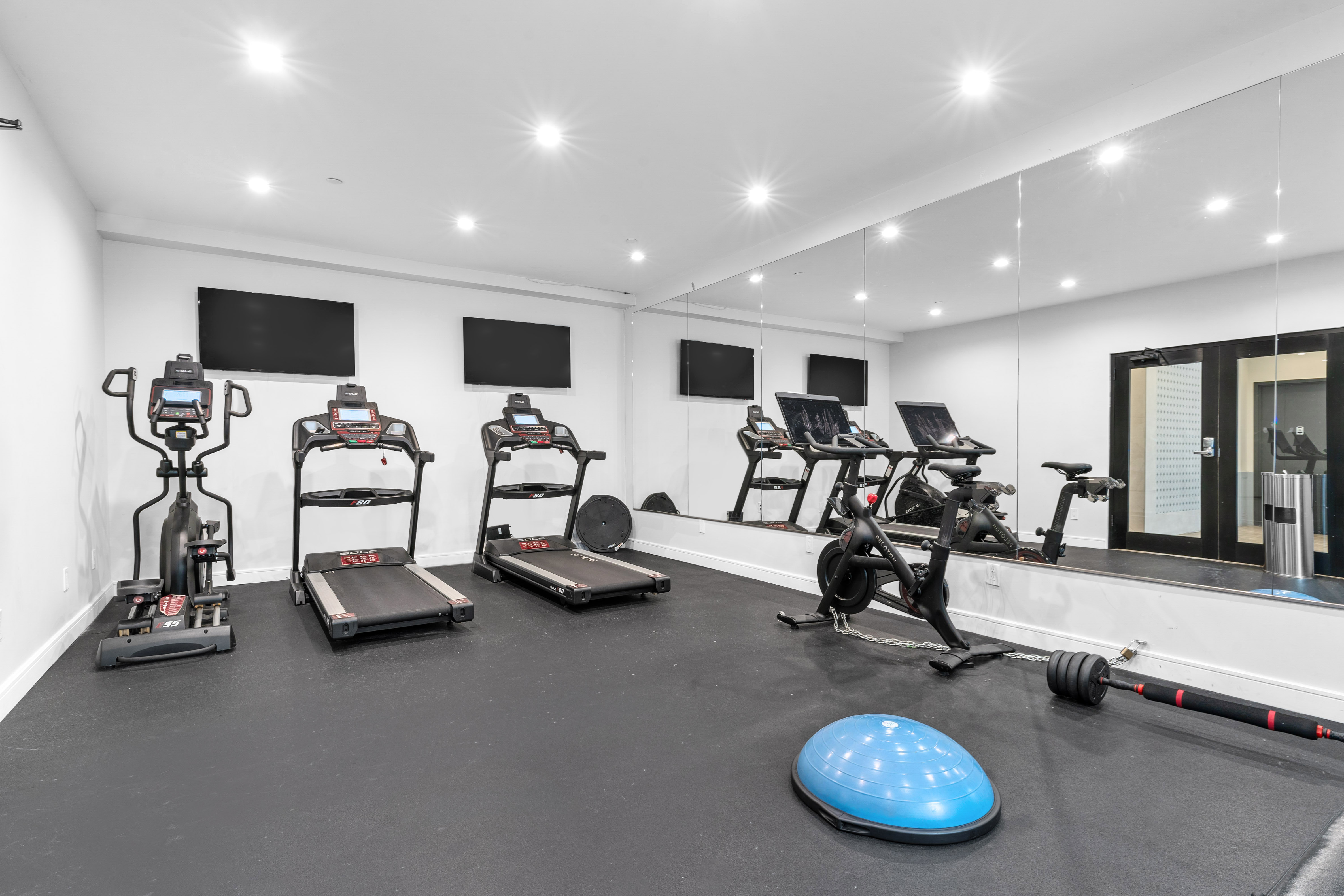 1229 Putnam Avenue, Unit 2A Brooklyn, NY 11221 - Photo 6 of 10 a view of a room with gym equipment