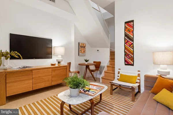 $1,700,000 | 203 9th Street Southeast, Washington, DC 20003