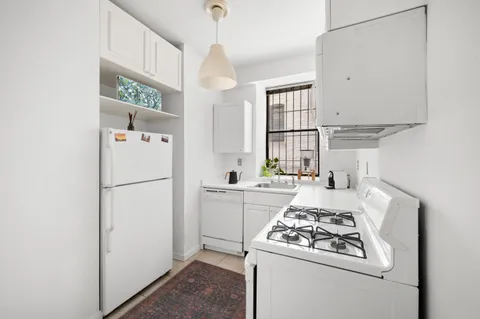 $550,000 | 251 West 98th Street, Unit DD | Upper West Side